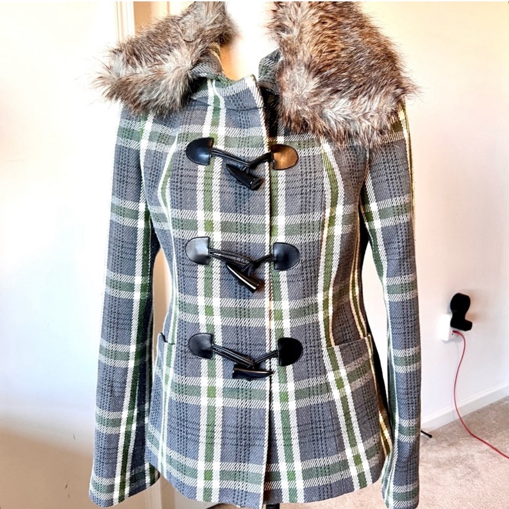 THE LIMITED Removable Faux Fur Collar Plaid Toggle Pea Coat—SZ. Medium